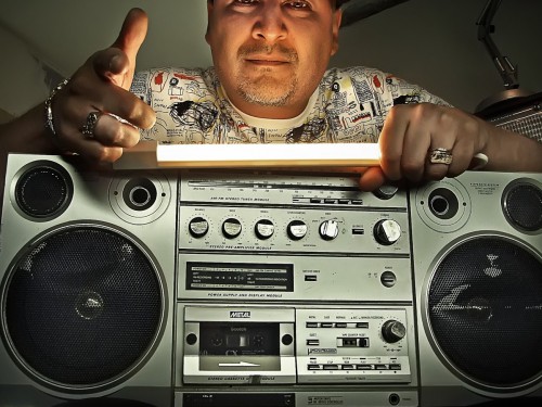 DJ Poska s’empare des platines à Paris