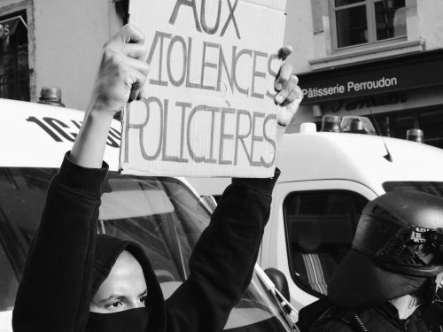 Violences policières : la parole au rap français