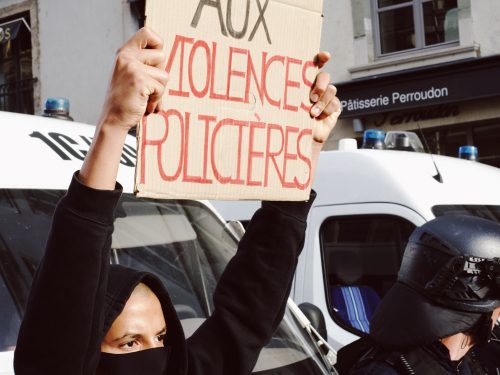 Violences policières : la parole au rap français