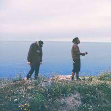 Abi2Spee & ConanLeGrosBarbare invitent au voyage : WavySummer à la plage