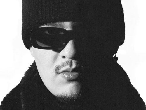 Mano Leyra, jeune rappeur à l’élégance mortuaire