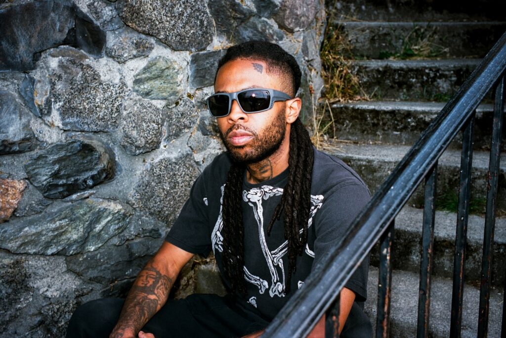 AJ Suede, rappeur (multi) conscient