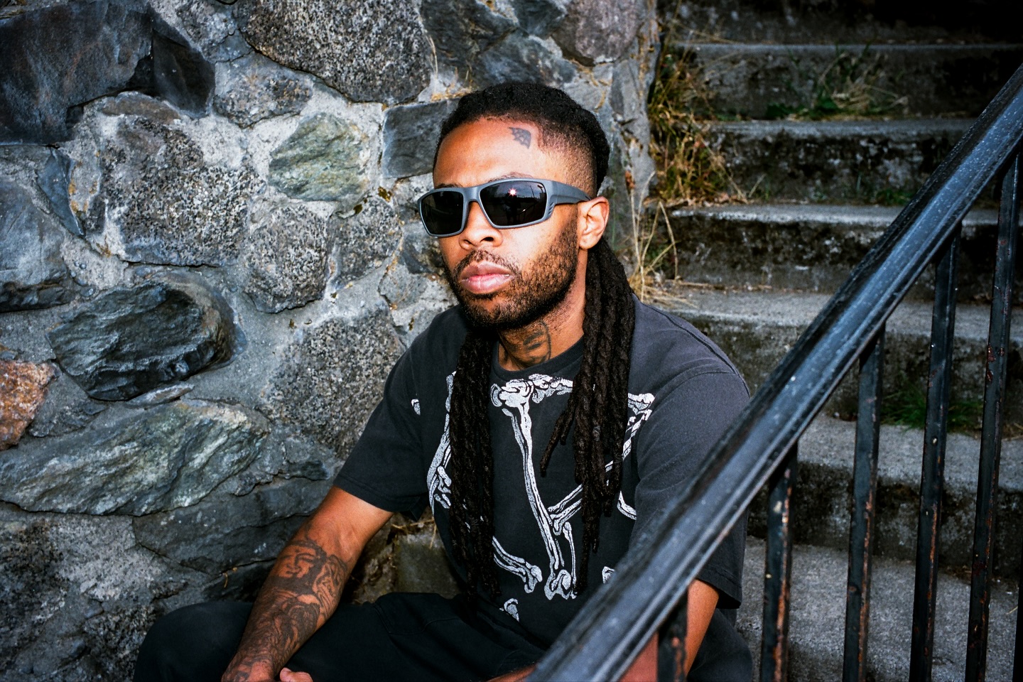 AJ Suede, rappeur (multi) conscient